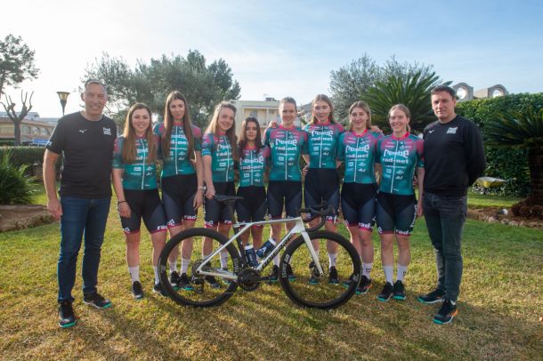 Das Team REMBE<sup><small>®</small></sup> rad-net women 2026.