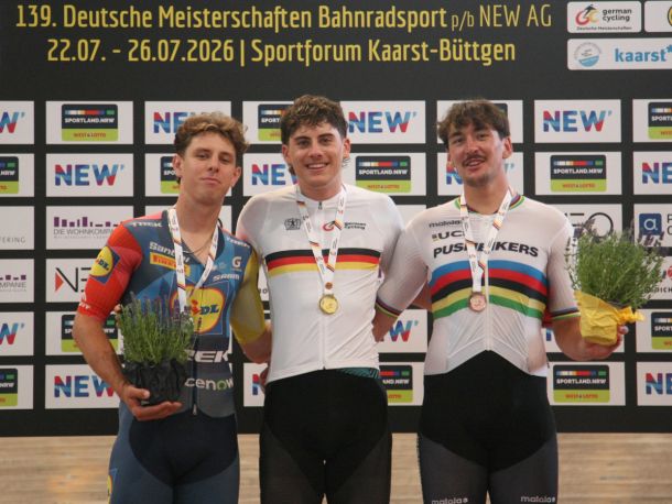 Benjamin Boos (centre) won the German Scratch Championship ahead of Tim Torn Teutenberg (left) and world champion Moritz Augenstein.