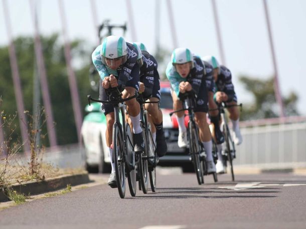 The team led by Julian Borresch during the race.