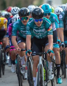 I due corridori REMBE<sup><small>®</small></sup> rad-net Johannes Adamietz e Jonathan Rottmann in testa al gruppo alla Porec Classic.