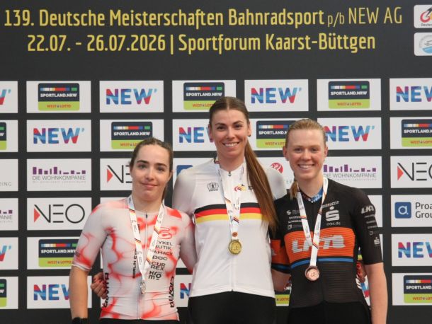 Laura Süßemilch (centre) won the German Championship title in the points race ahead of Fabienne Jährig (left) and Lena Charlotte Reißner.