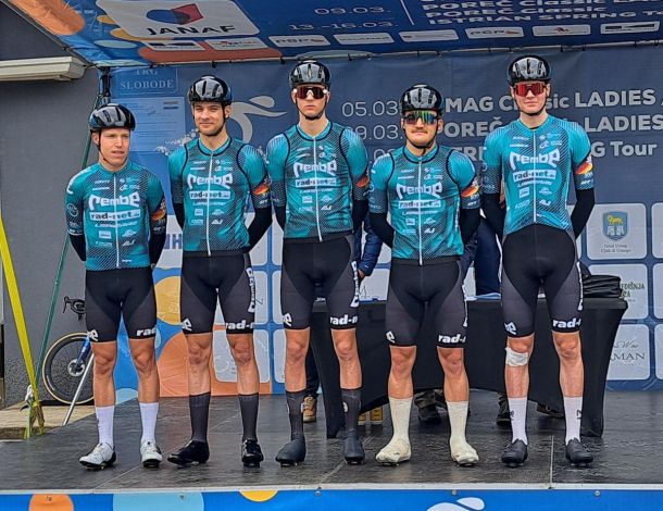 Il Team REMBE<sup><small>®</small></sup> rad-net prima della partenza dell'ultima tappa del Trofeo Primavera Istriana.