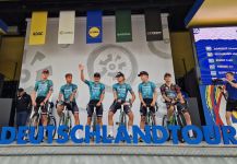Das Team REMBE<sup><small>®</small></sup> rad-net bei der Deutschland Tour 2025, rechts mit Miguel Heidemann im Bergtrikot.